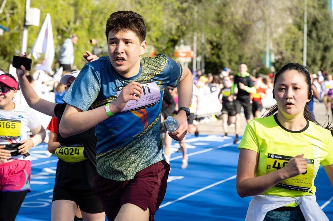 Столичные бегуны стали победителями полумарафона в Алматы