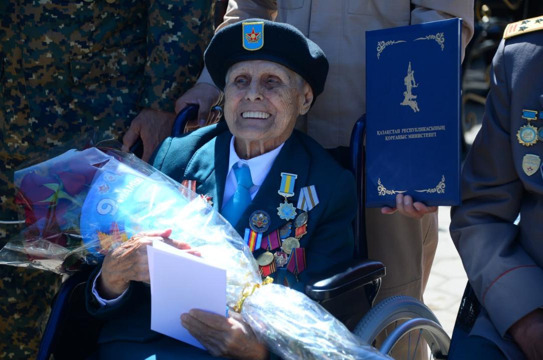В Астане чествовали ветерана войны Раису Сафоничеву