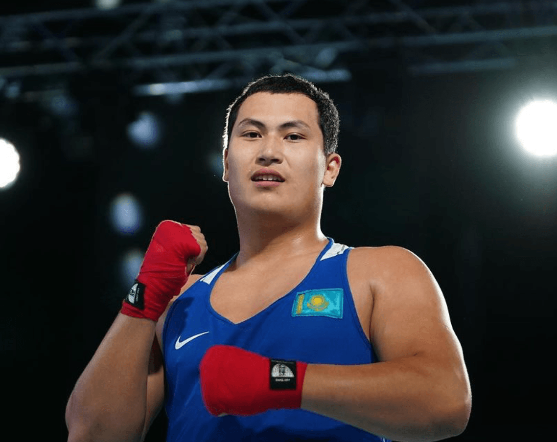 Казахстанский боксер нокаутом выиграл «золото» юниорского чемпионата Азии-2023