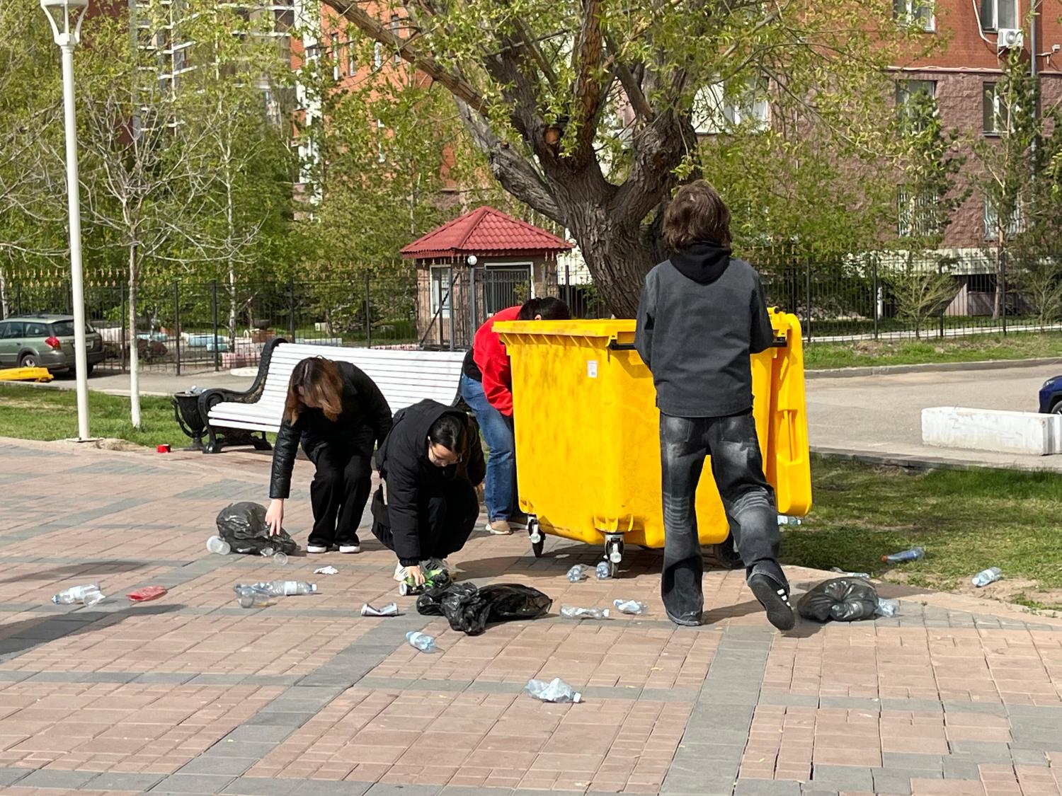 Әлеуметтік эксперимент: Астаналықтардың тазалыққа қалай қарайтыны тексерілді