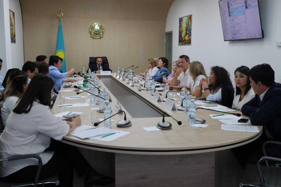 Астанада отбасын қолдау орталықтарының жаңа жұмыс тәсілдері талқыланды