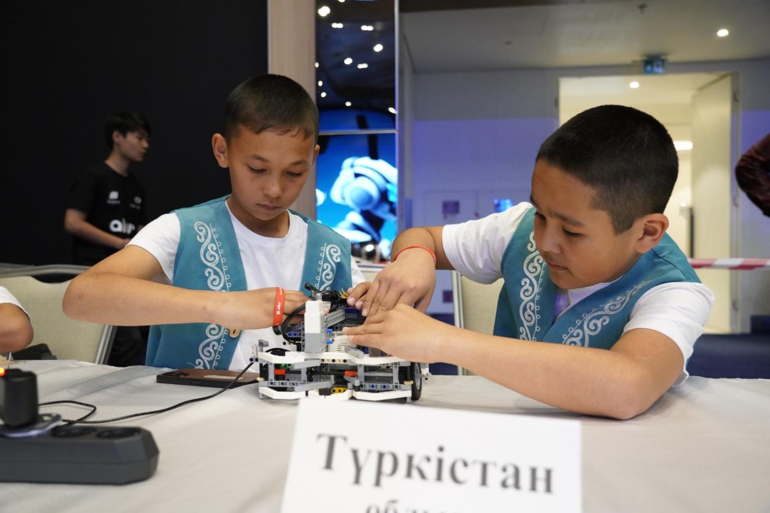В столице стартовал международный чемпионат по робототехнике