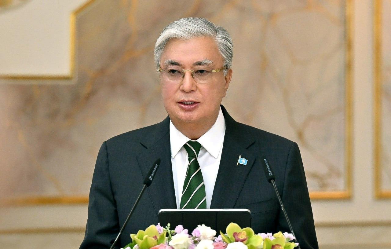 Президент поздравил с Днем единства народа Казахстана