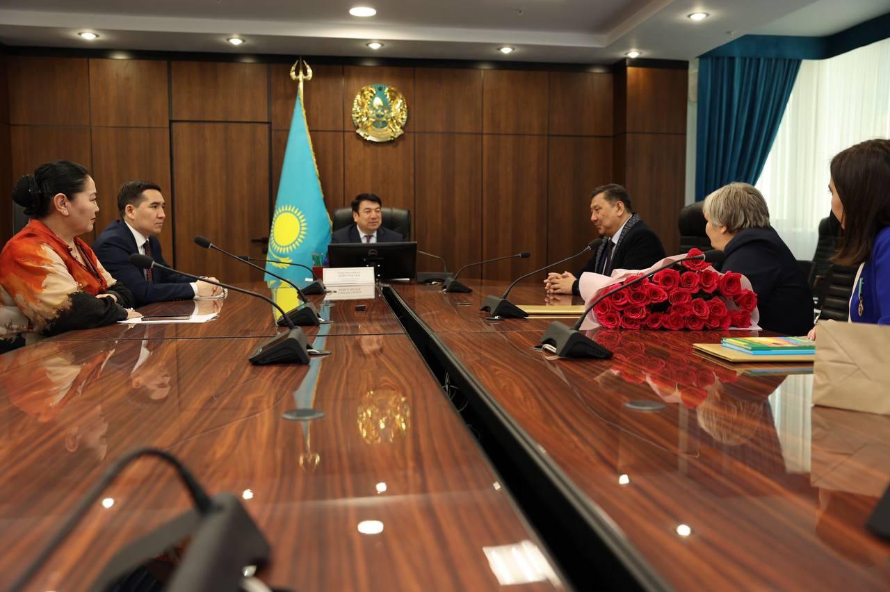 Ғани Бейсембаев Президент марапаттаған педагогтермен кездесті