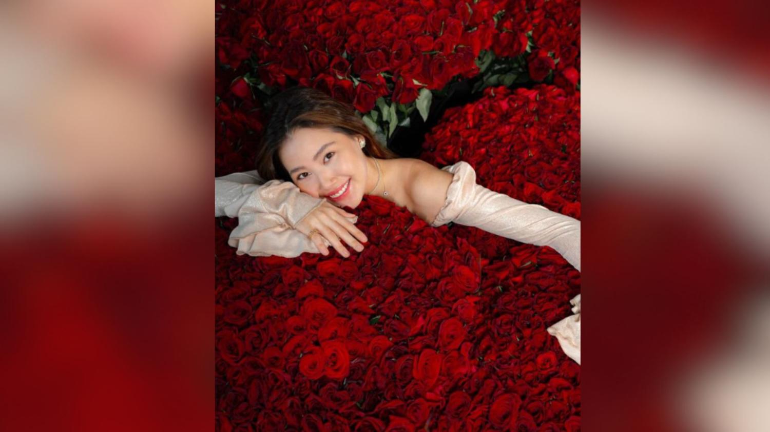Побила рекорд – блогер Дамеля Sweet восхитила Казнет букетом цветов