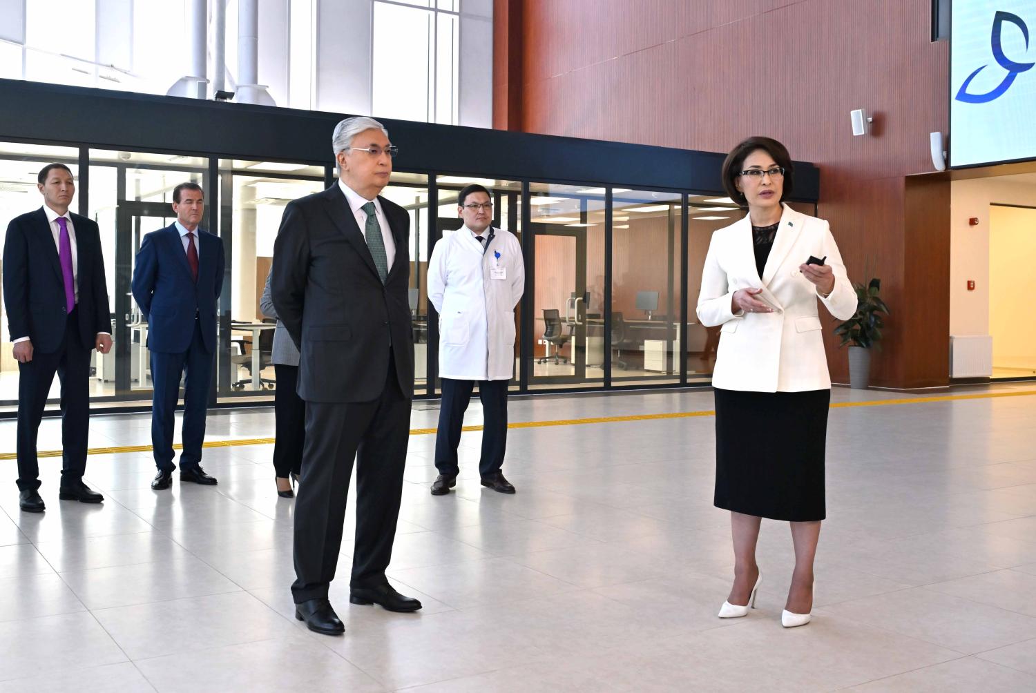 Глава государства посетил новый корпус Национального научного онкологического центра