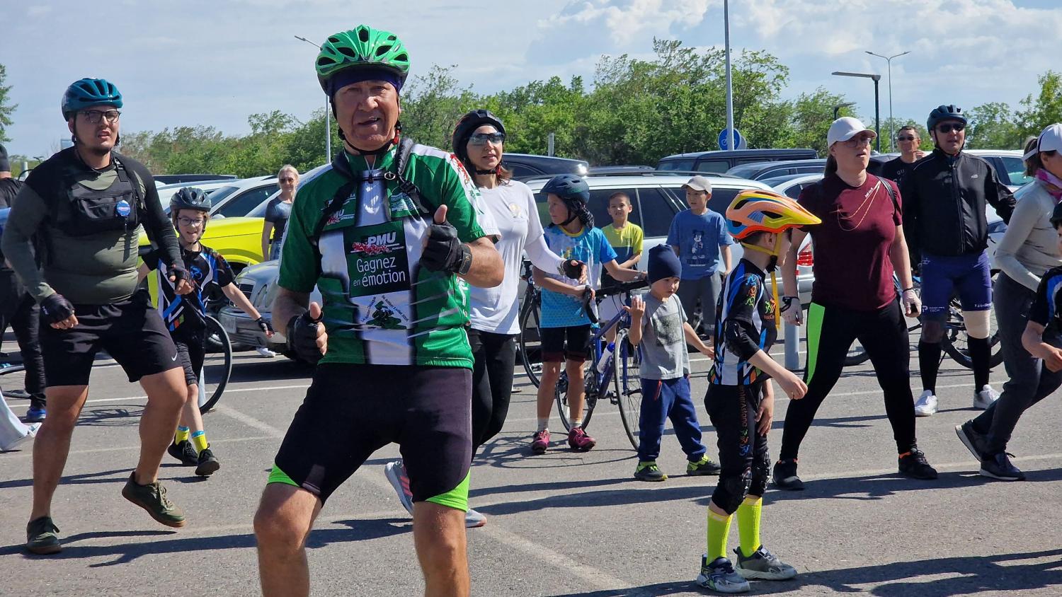 Бұқаралық спорт: Мемлекеттік рәміздер күніне орай велошеру өтті