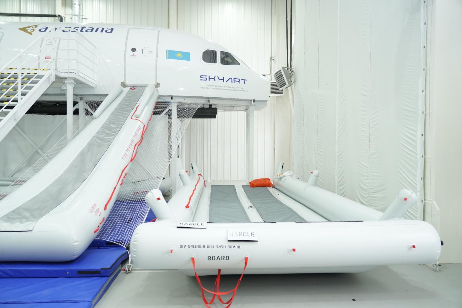 В Центре летной подготовки Air Astana презентовали новые тренажеры для обучения