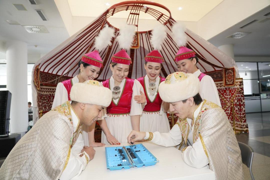 Астанада мәдениет қызметкерлері тоғызқұмалақтан сайысқа түсті
