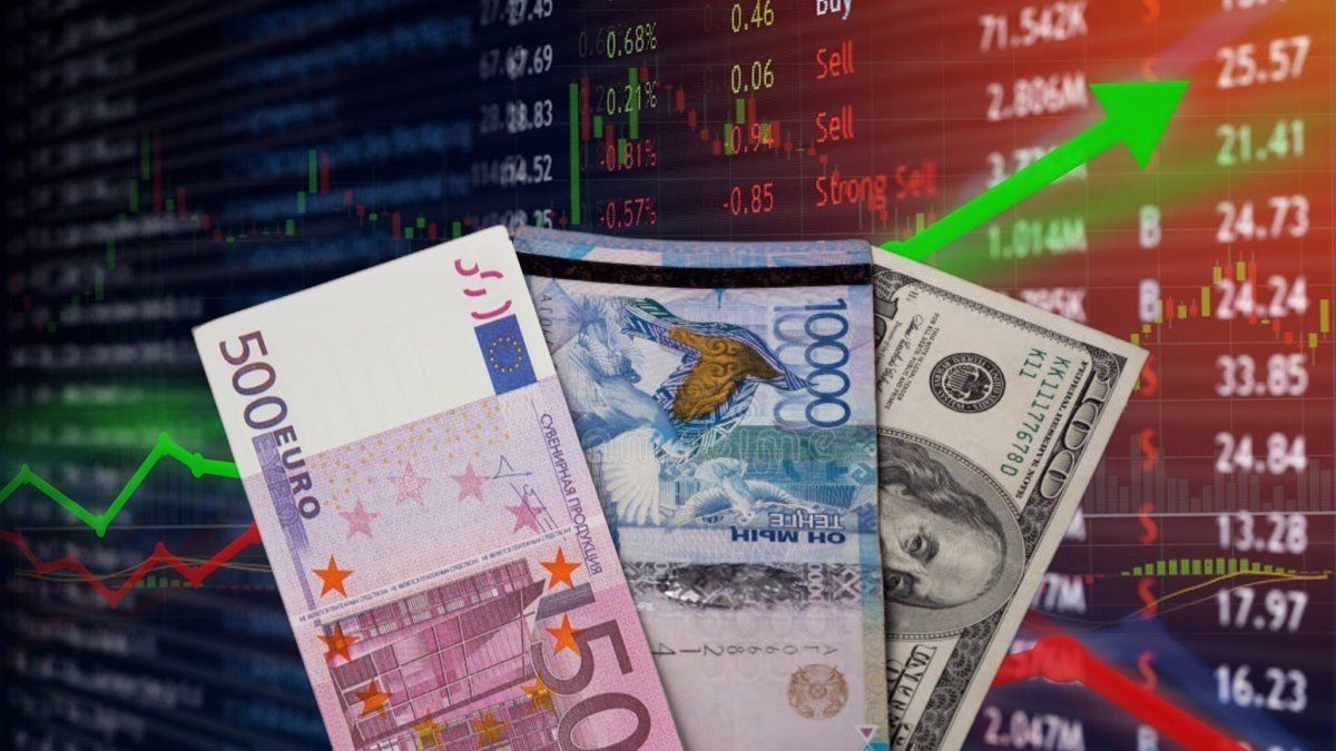 Сколько стоят доллар и евро в обменниках Казахстана